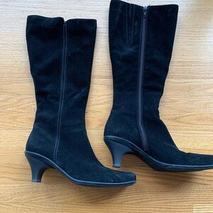 La Canadienne black boots with medium heel. Very good condition. Waterproof.